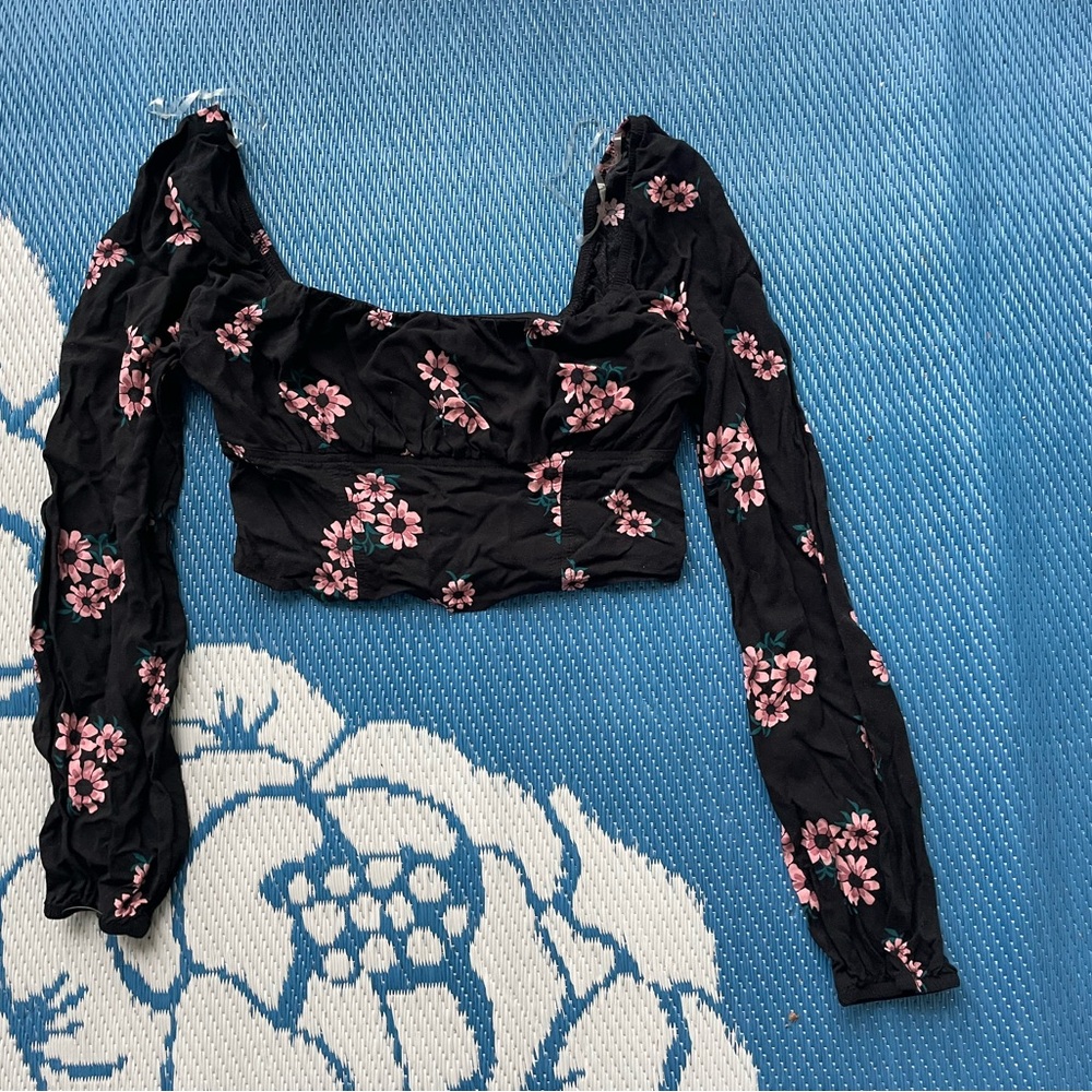 wild fable Black Long-Sleeve Floral Crop Top with Pink Blossoms